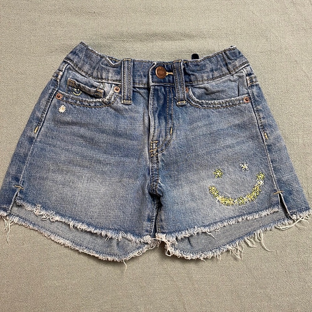 Girls Old Navy Floral Smiley Shorts size 6
